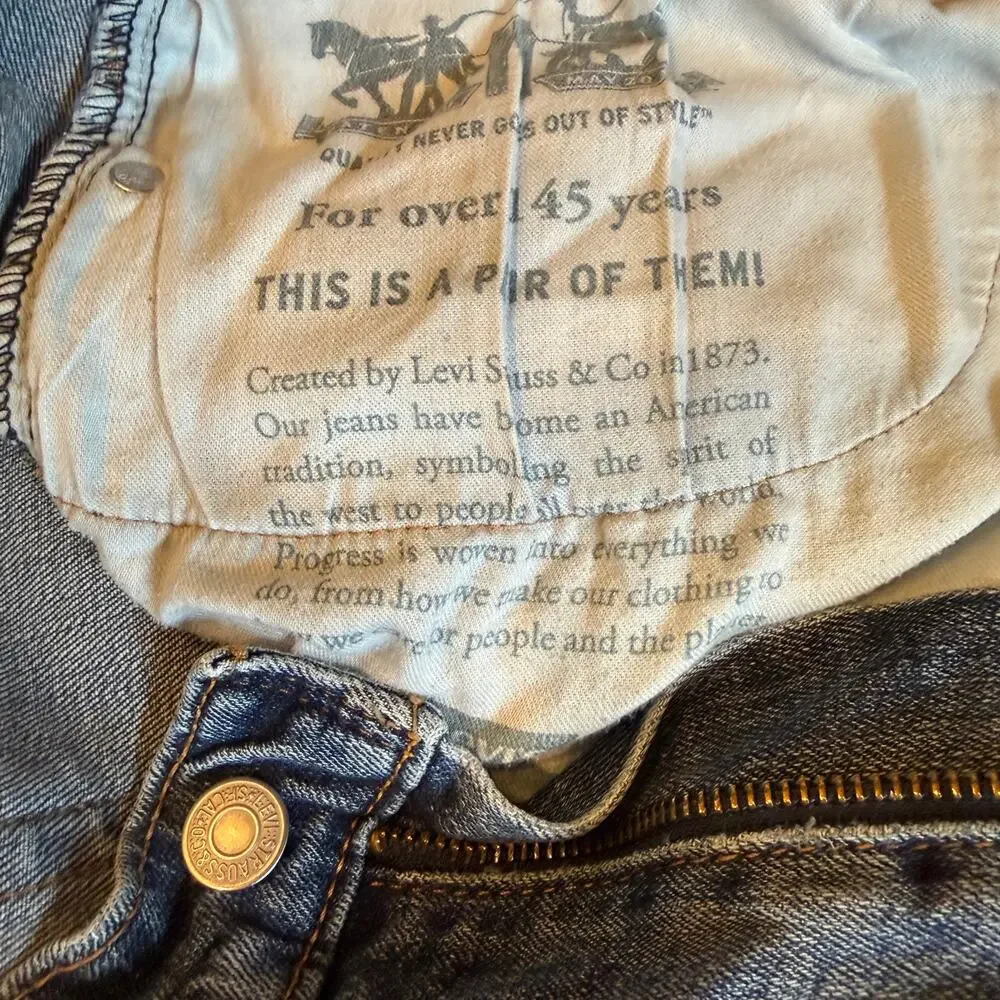 Levi's 505 Reg Fit Jeans Mens 34x30 Light Wash Blue Denim Straight Leg Frayed